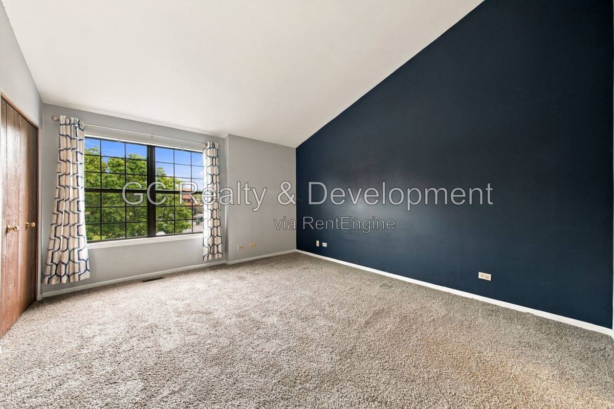 Apartment for rent at 222 Oak Knoll Lane, Bloomingdale, IL 60108