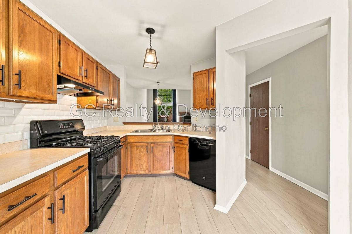 Apartment for rent at 222 Oak Knoll Lane, Bloomingdale, IL 60108