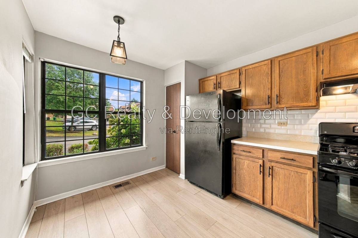 Apartment for rent at 222 Oak Knoll Lane, Bloomingdale, IL 60108