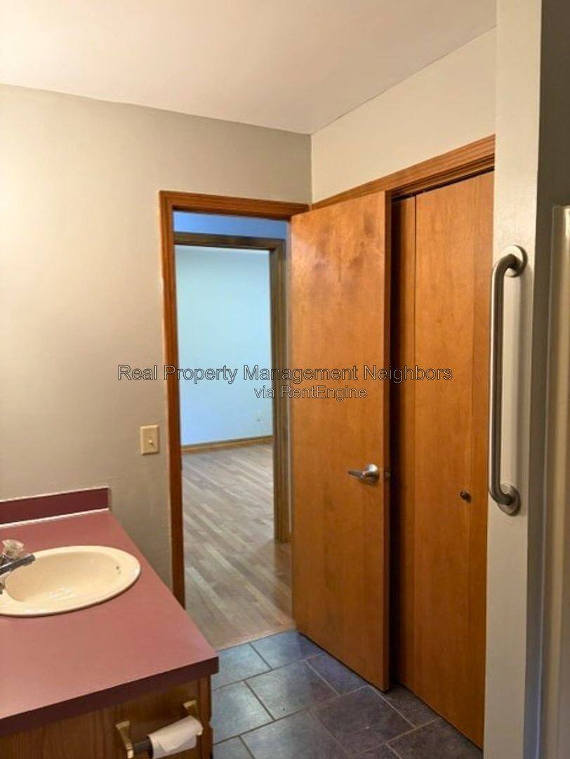 House for rent at 1662 Klaver St SW, Wyoming, MI 49519