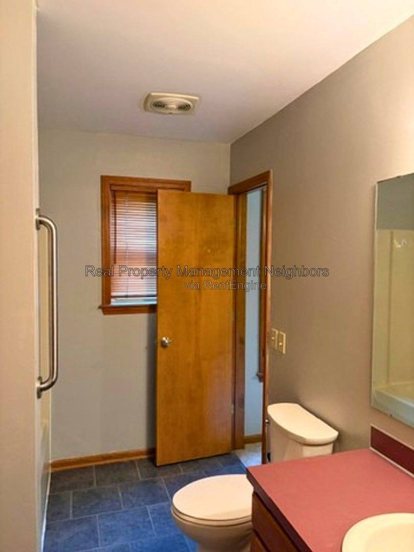 House for rent at 1662 Klaver St SW, Wyoming, MI 49519