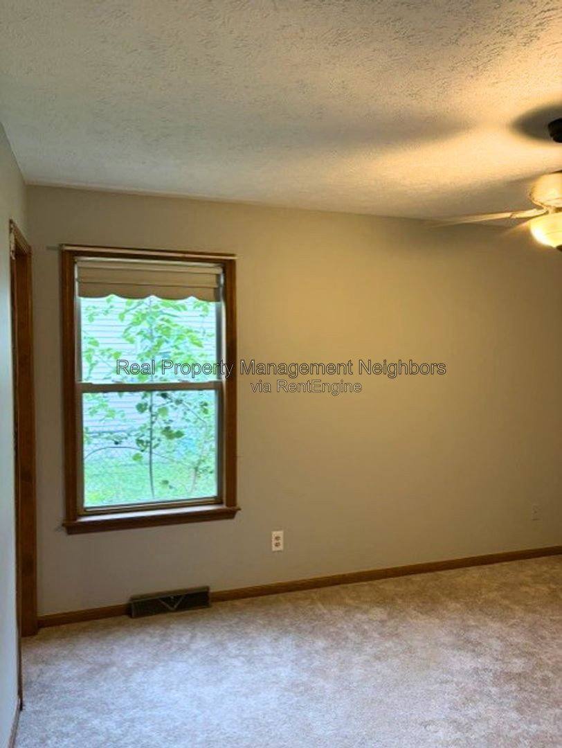 House for rent at 1662 Klaver St SW, Wyoming, MI 49519