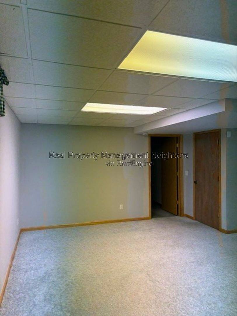 House for rent at 1662 Klaver St SW, Wyoming, MI 49519