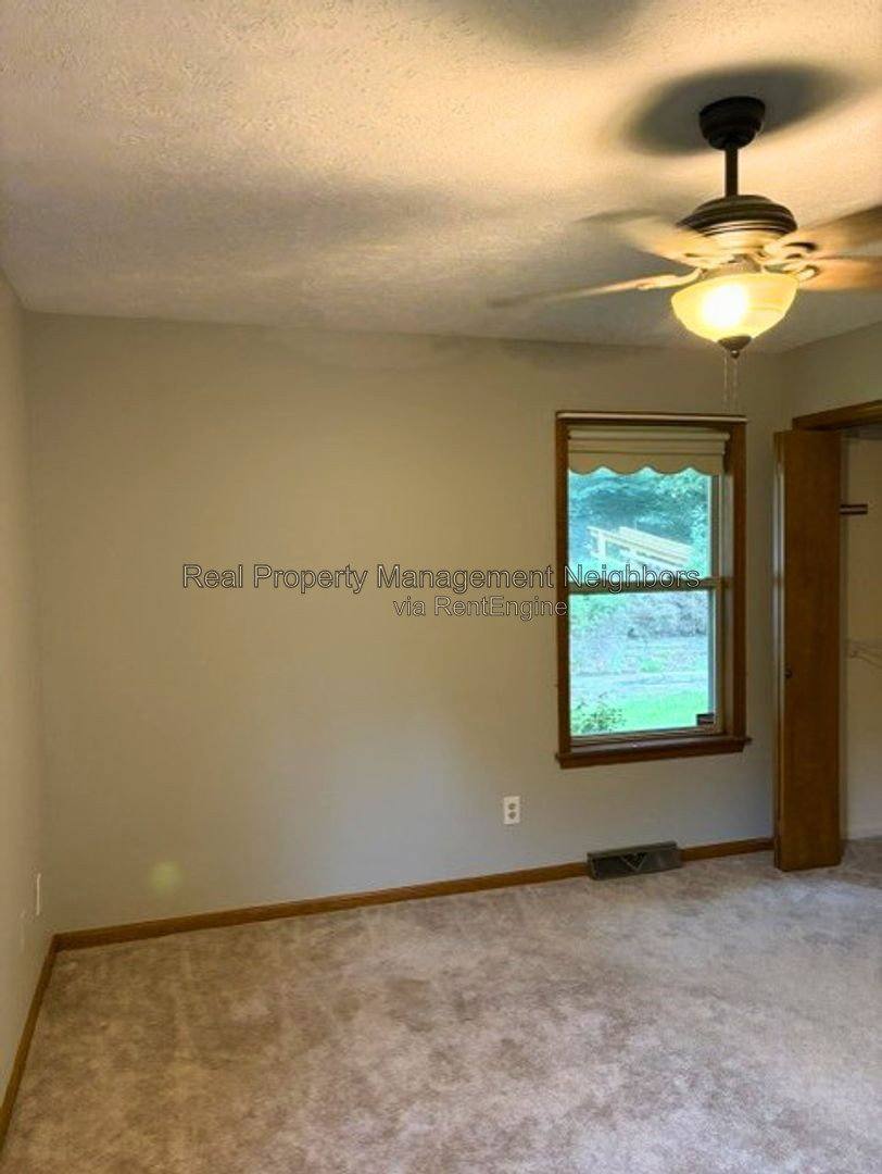 House for rent at 1662 Klaver St SW, Wyoming, MI 49519