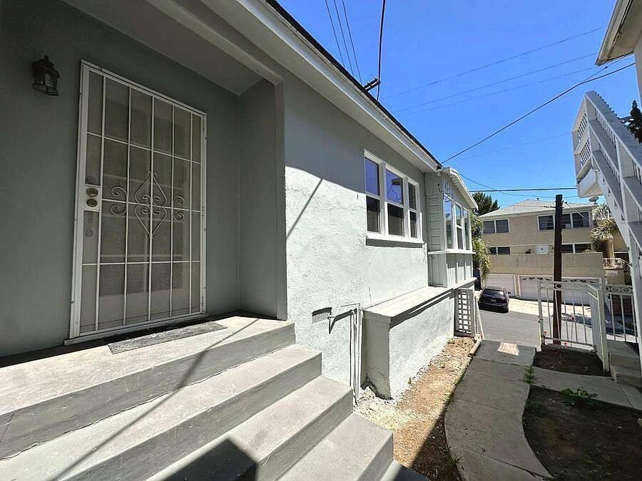 Apartment for rent at 1556 S Beverly Glen Blvd #1562, Los Angeles, CA 90024