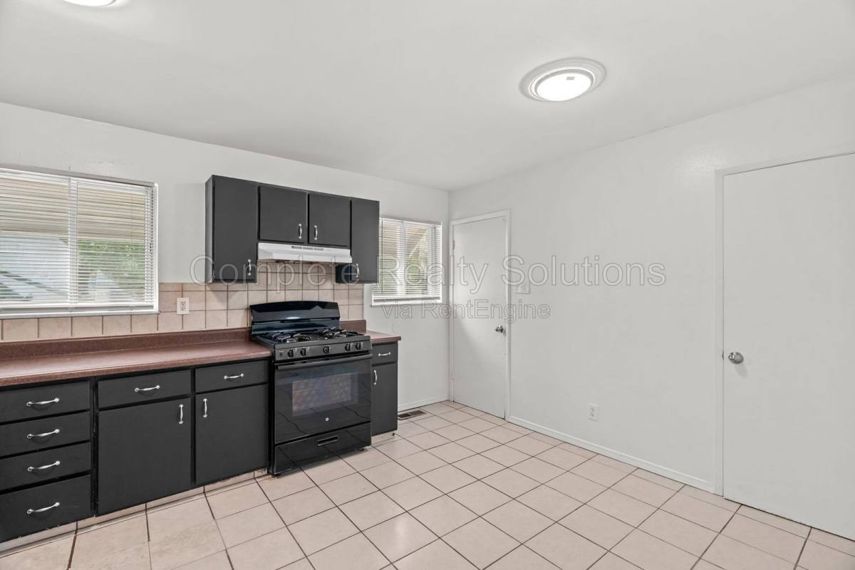 House for rent at 1404 Farmview Ave, St. Louis, MO 63138