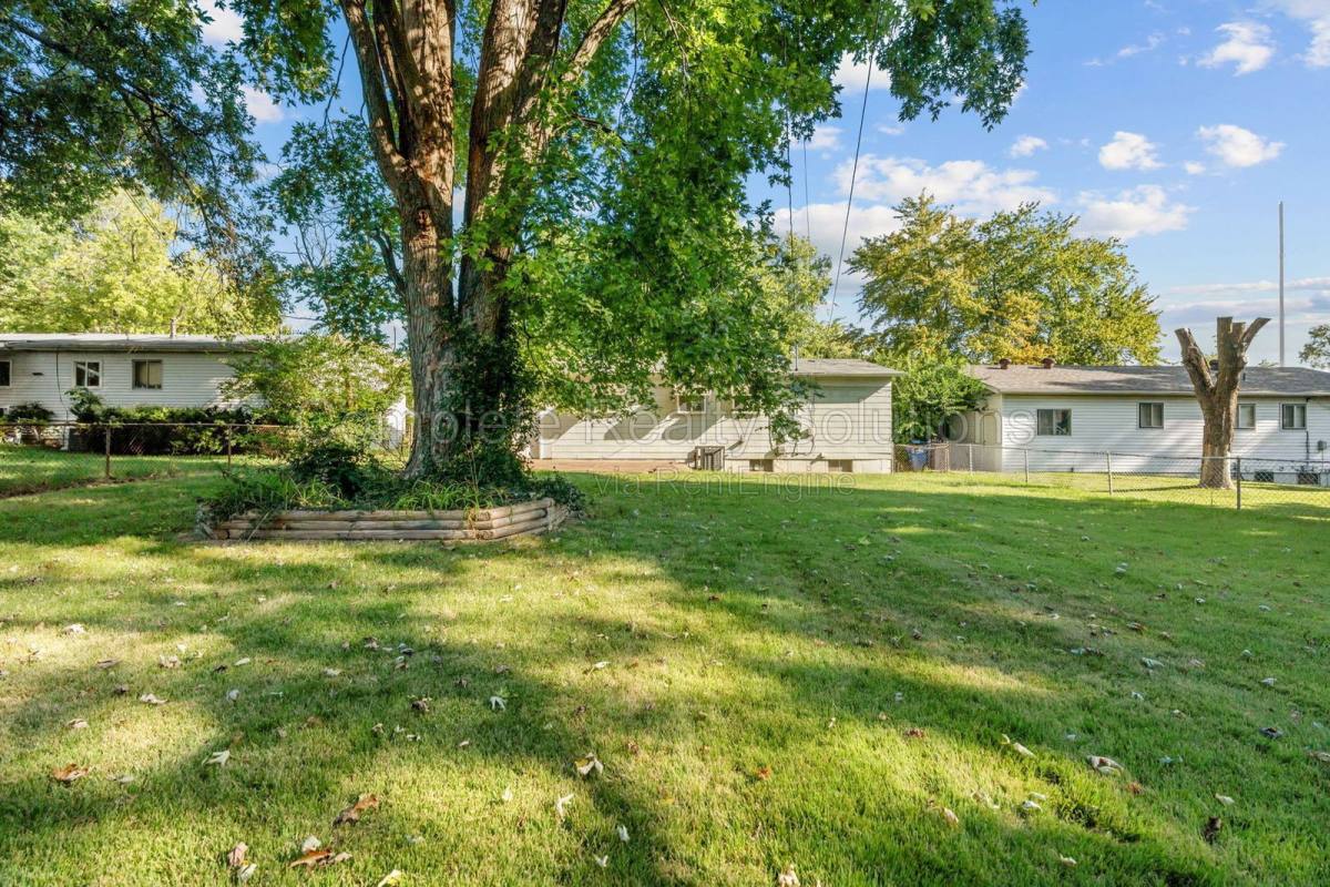 House for rent at 1404 Farmview Ave, St. Louis, MO 63138