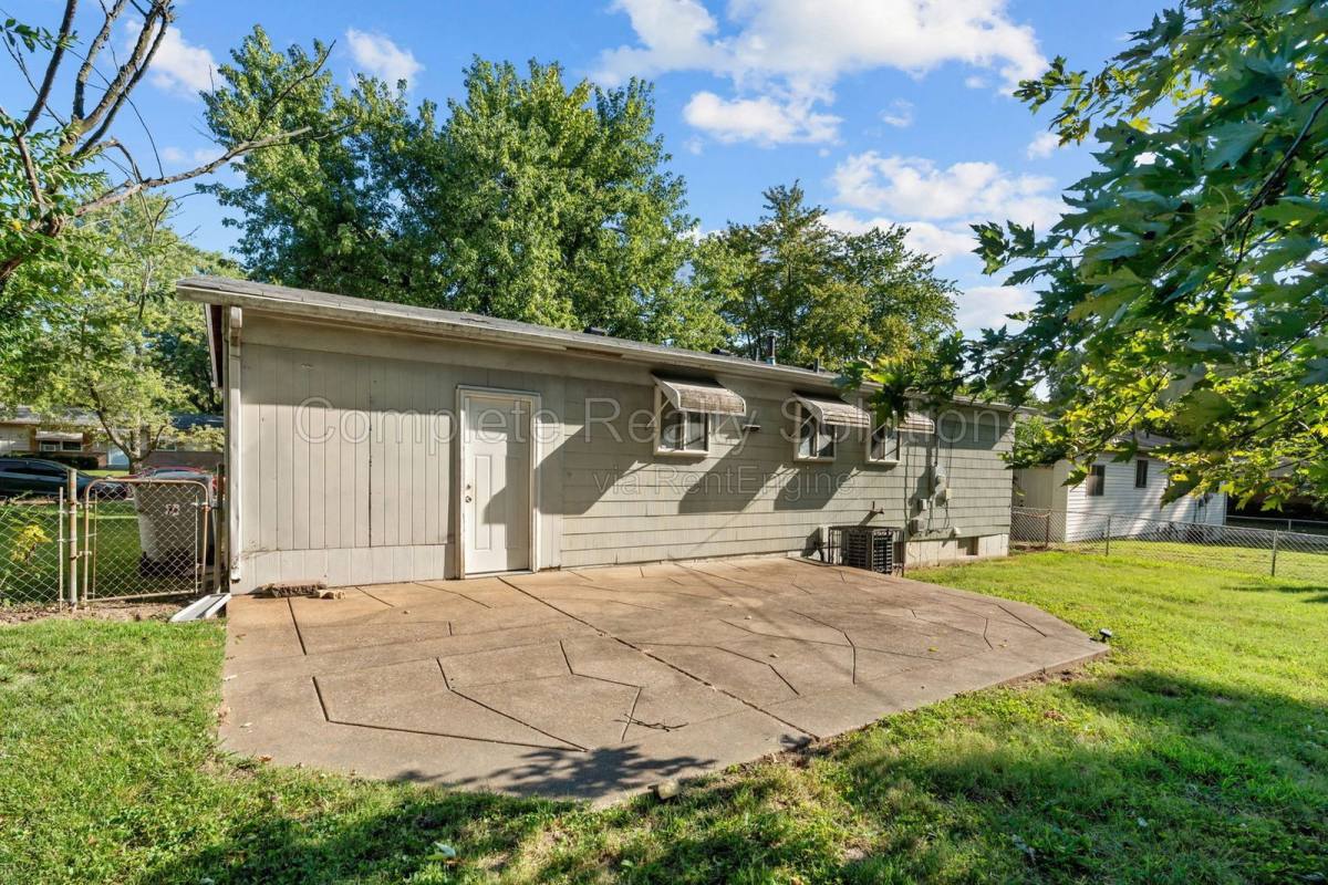 House for rent at 1404 Farmview Ave, St. Louis, MO 63138