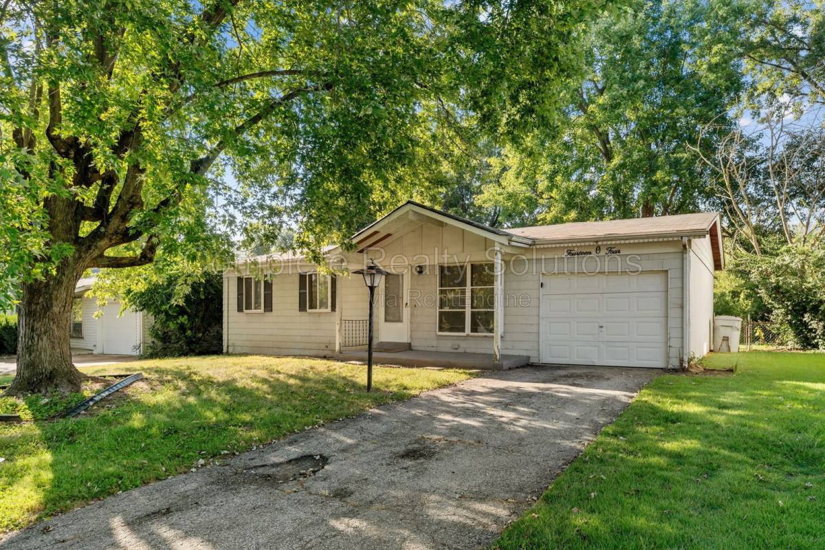 House for rent at 1404 Farmview Ave, St. Louis, MO 63138