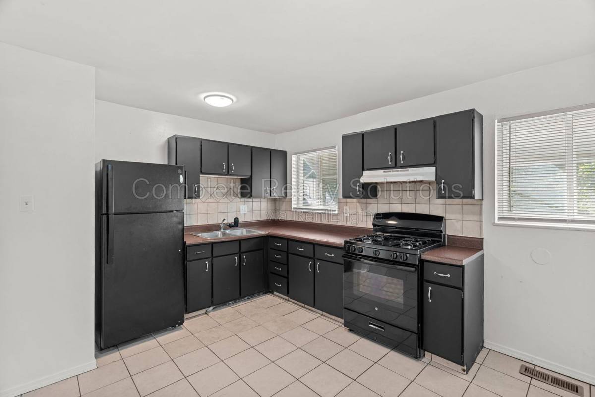 House for rent at 1404 Farmview Ave, St. Louis, MO 63138