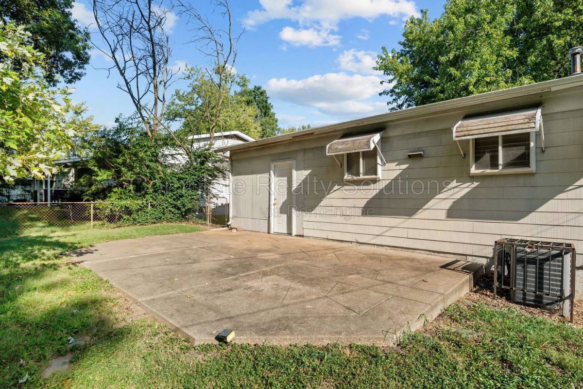 House for rent at 1404 Farmview Ave, St. Louis, MO 63138