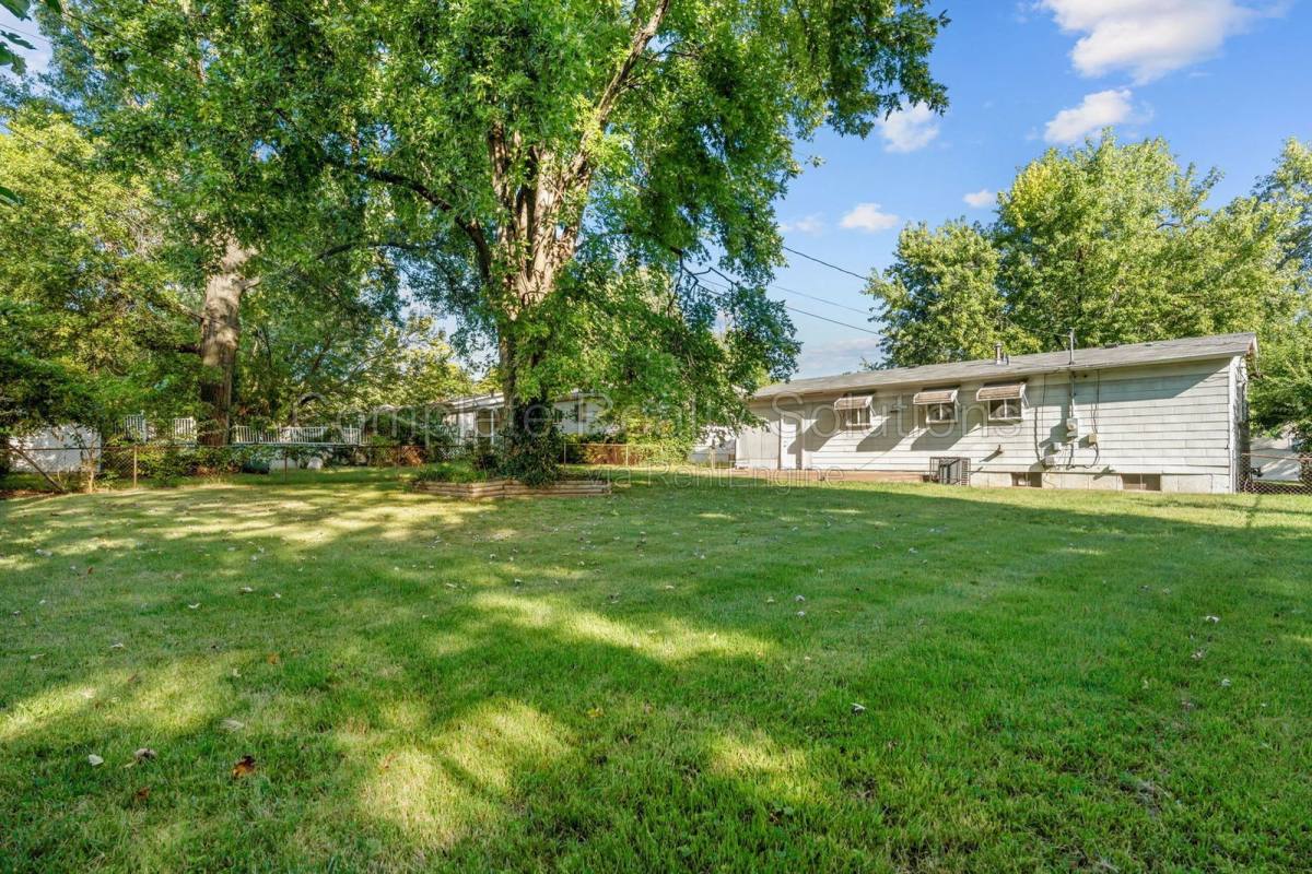House for rent at 1404 Farmview Ave, St. Louis, MO 63138