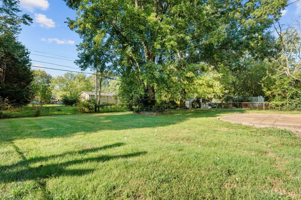 House for rent at 1404 Farmview Ave, St. Louis, MO 63138