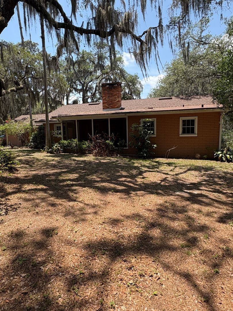 House for rent at 2227 Country Club Dr, Deland, FL 32724