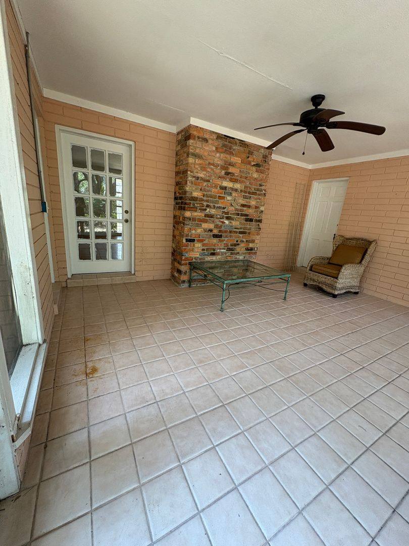 House for rent at 2227 Country Club Dr, Deland, FL 32724