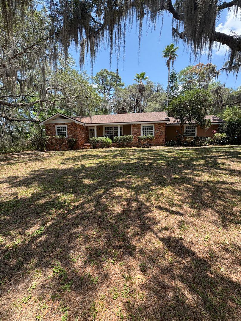 House for rent at 2227 Country Club Dr, Deland, FL 32724