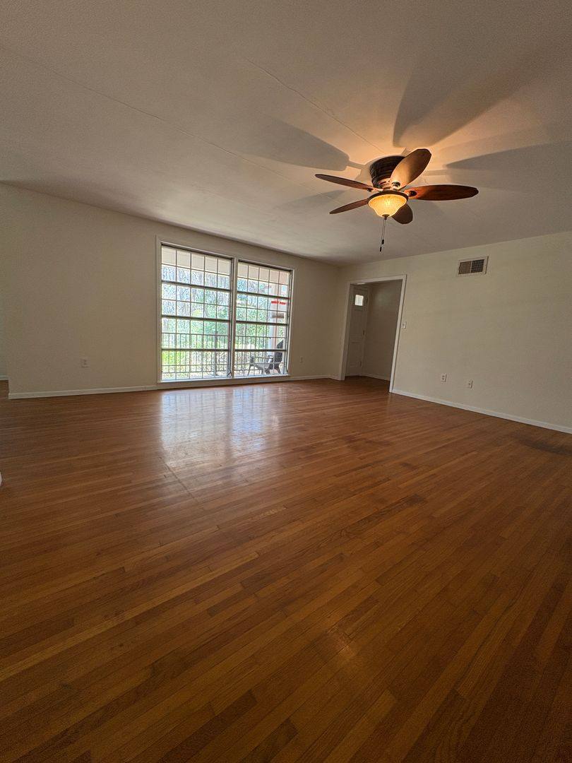 House for rent at 2227 Country Club Dr, Deland, FL 32724