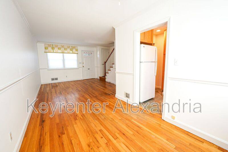 Townhouse for rent at 511 E Windsor Ave #B, Alexandria, VA 22301