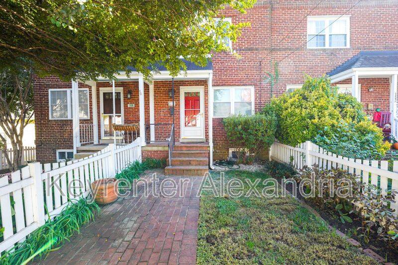 Townhouse for rent at 511 E Windsor Ave #B, Alexandria, VA 22301