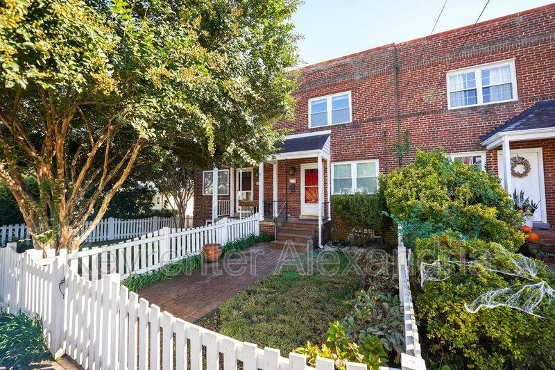 Townhouse for rent at 511 E Windsor Ave #B, Alexandria, VA 22301