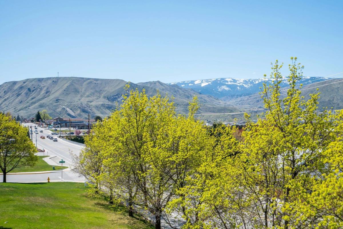 Apartment for rent at 655 NE 4th, East Wenatchee, WA 98802