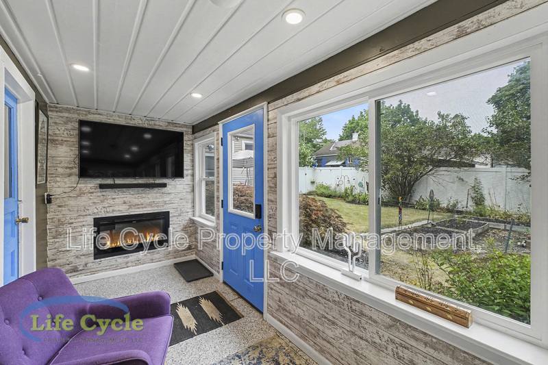 House for rent at 2052 Collingwood Ave SW, Wyoming, MI 49519