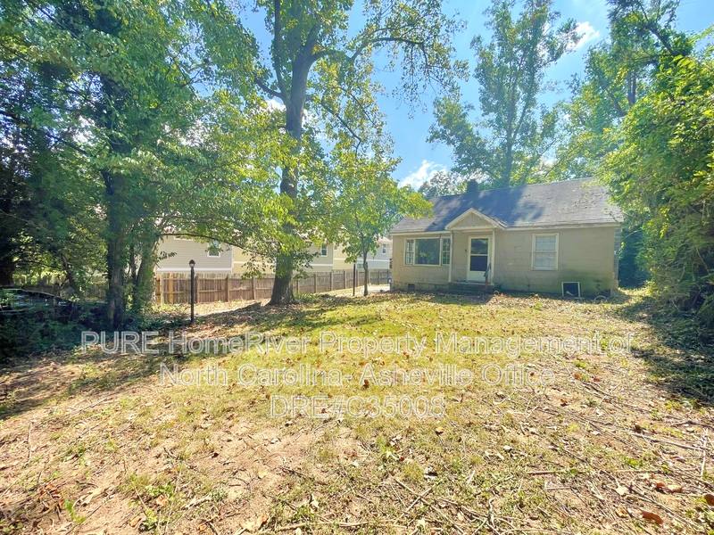 House for rent at 127 Aurora Dr, Asheville, NC 28805
