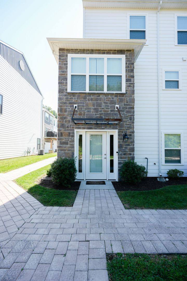 Townhouse for rent at 119 High Pointe Dr, Hummelstown, PA 17036