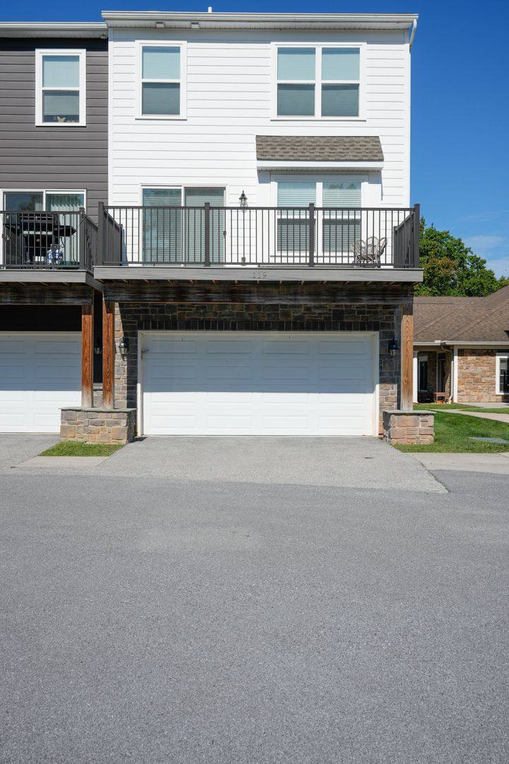 Townhouse for rent at 119 High Pointe Dr, Hummelstown, PA 17036