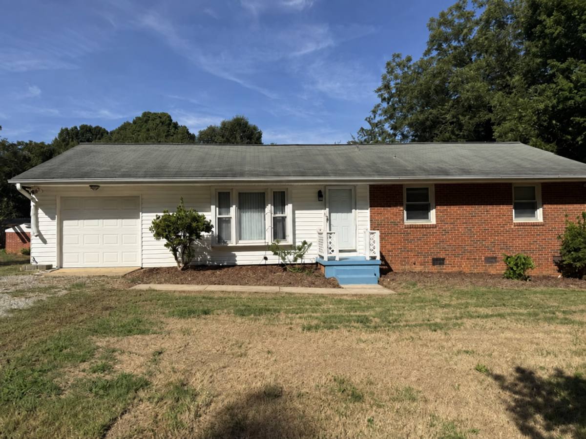 House for rent at 118 W Dogwood Dr, Mebane, NC 27302