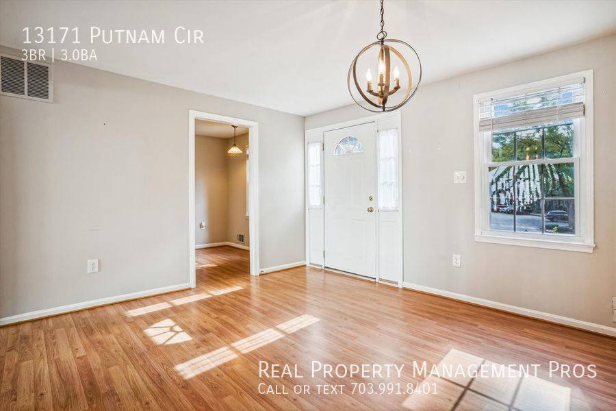 Townhouse for rent at 13171 Putnam Circle, Woodbridge, VA 22191