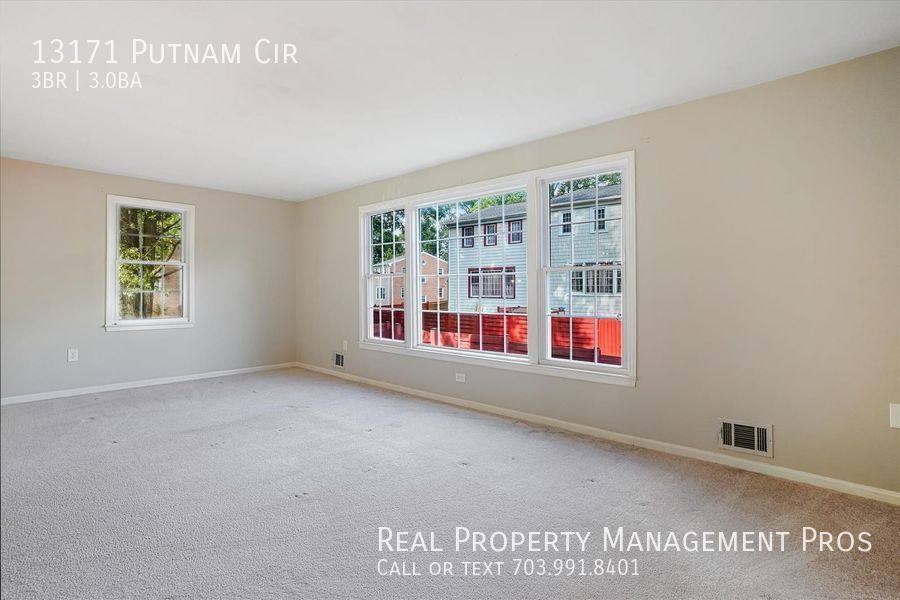 Townhouse for rent at 13171 Putnam Circle, Woodbridge, VA 22191