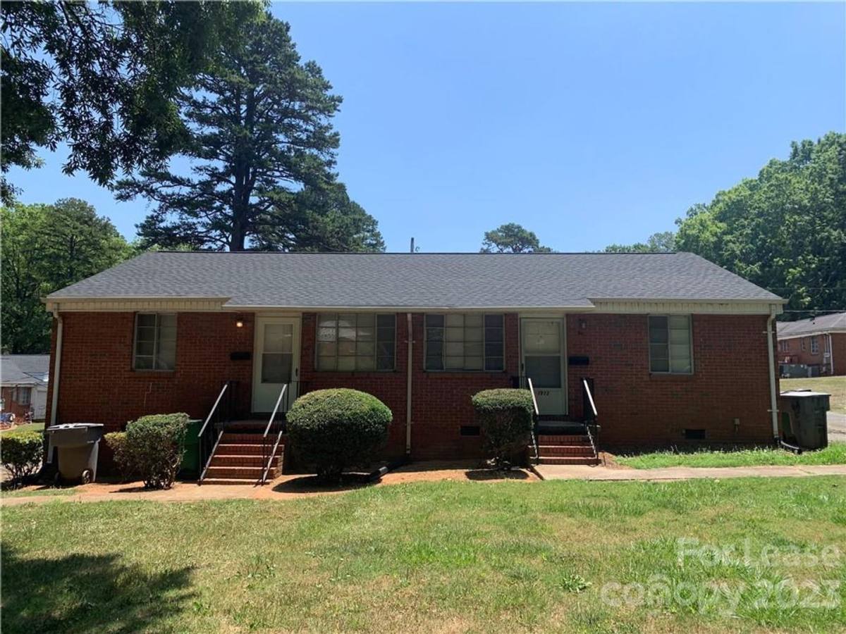House for rent at 1911 Manteo Court, Charlotte, NC 28208