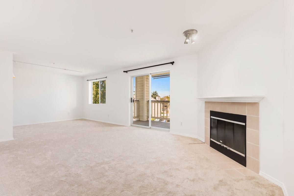 Condo for rent at 5000 Lake Washington Blvd NE #E202, Renton, WA 98056