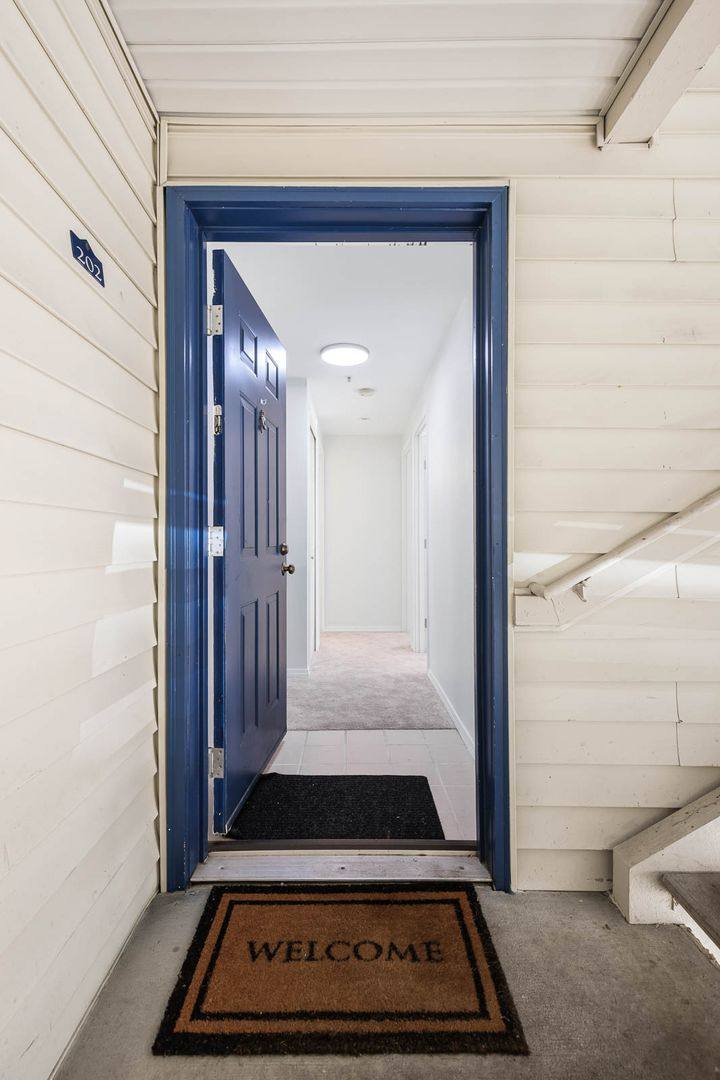 Condo for rent at 5000 Lake Washington Blvd NE #E202, Renton, WA 98056
