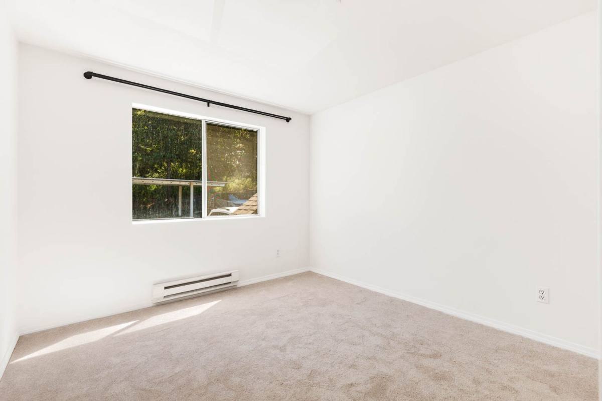 Condo for rent at 5000 Lake Washington Blvd NE #E202, Renton, WA 98056