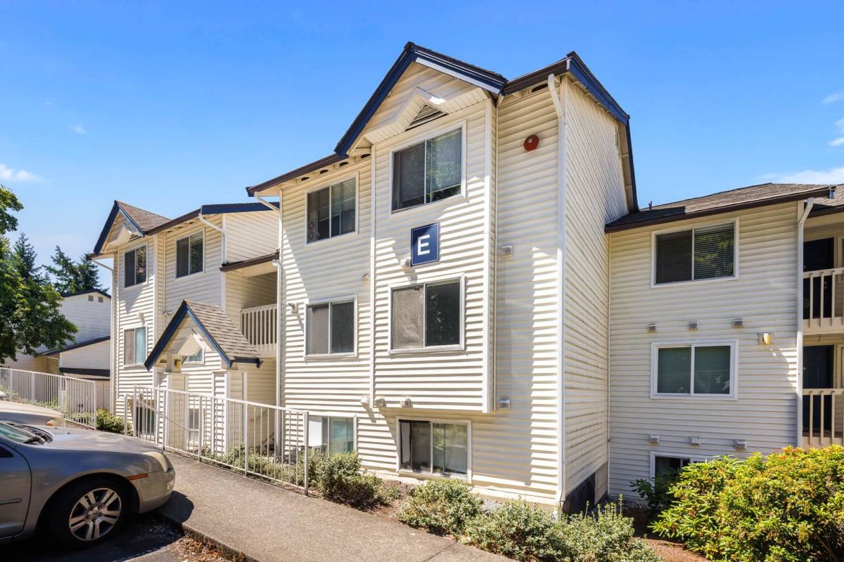 Condo for rent at 5000 Lake Washington Blvd NE #E202, Renton, WA 98056