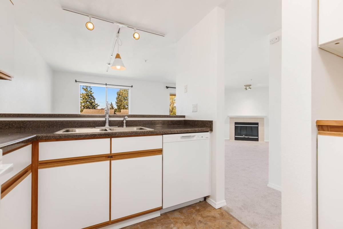 Condo for rent at 5000 Lake Washington Blvd NE #E202, Renton, WA 98056
