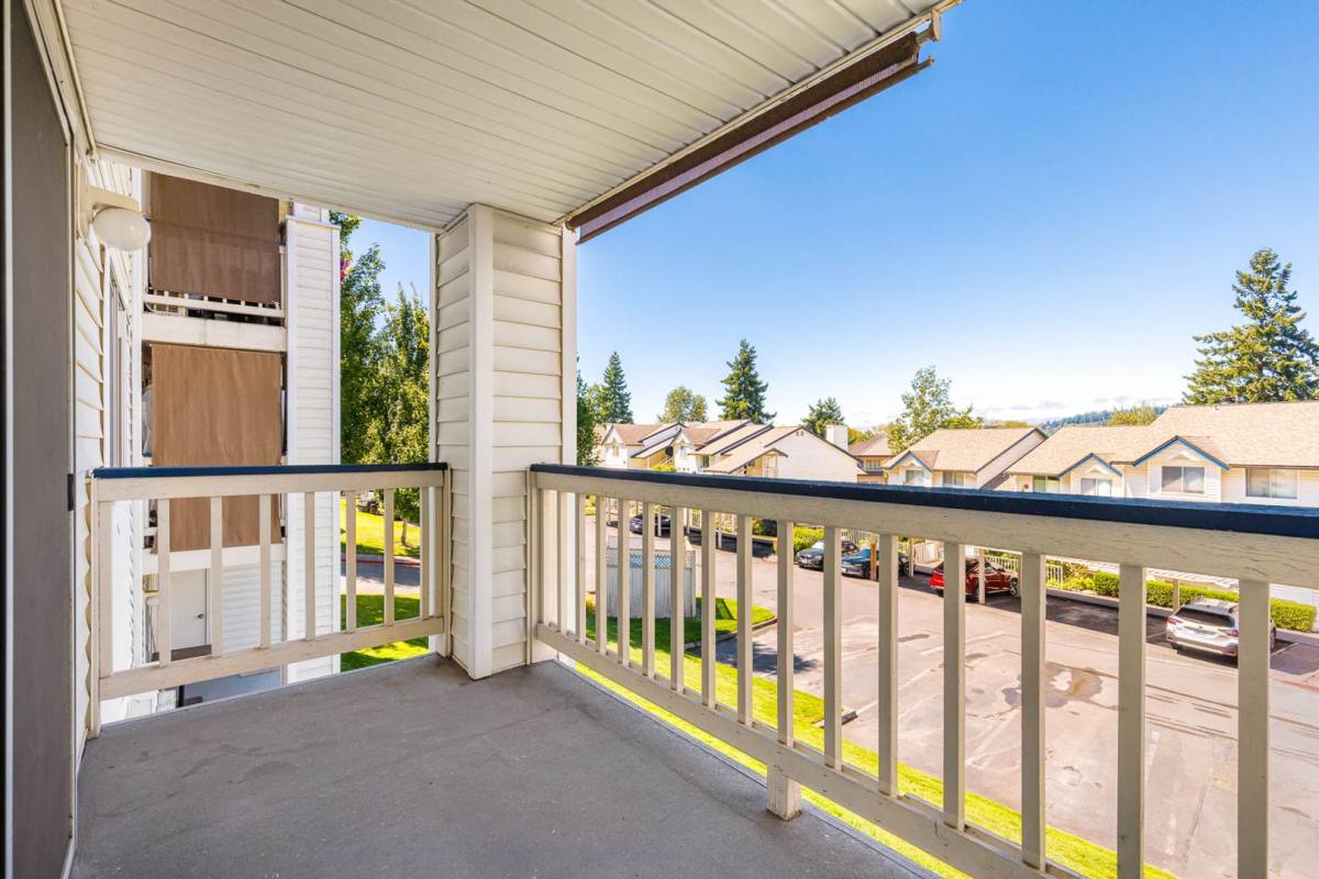 Condo for rent at 5000 Lake Washington Blvd NE #E202, Renton, WA 98056