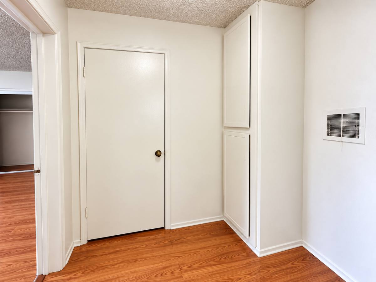 Apartment for rent at 606 E Palm Ave, Burbank, CA 91501