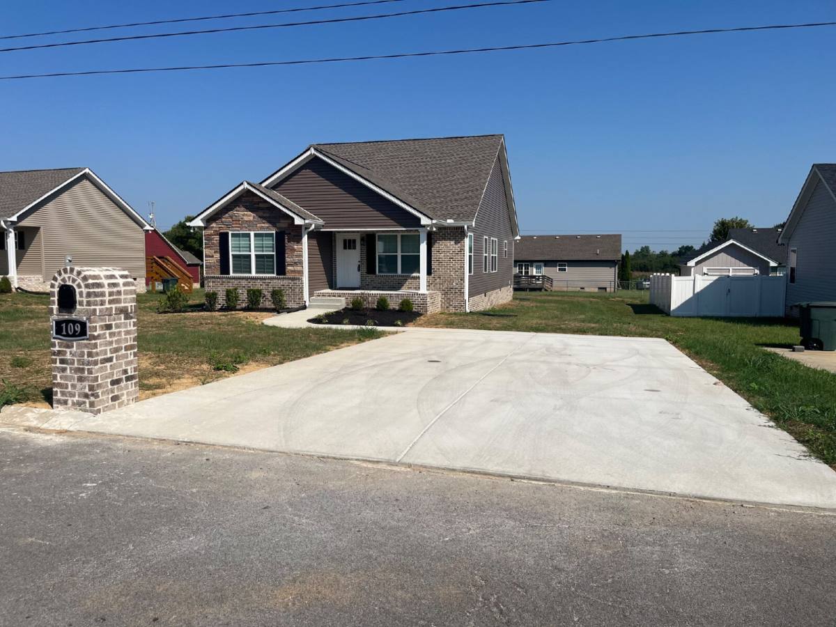 House for rent at 109 Thacker Dr, Portland, TN 37148