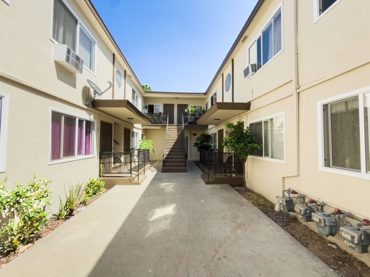 Apartment for rent at 8118 Western Ave, Los Angeles, CA 90047