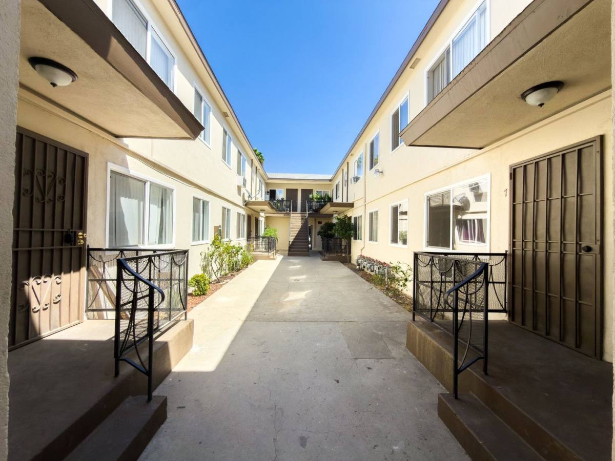 Apartment for rent at 8118 Western Ave, Los Angeles, CA 90047