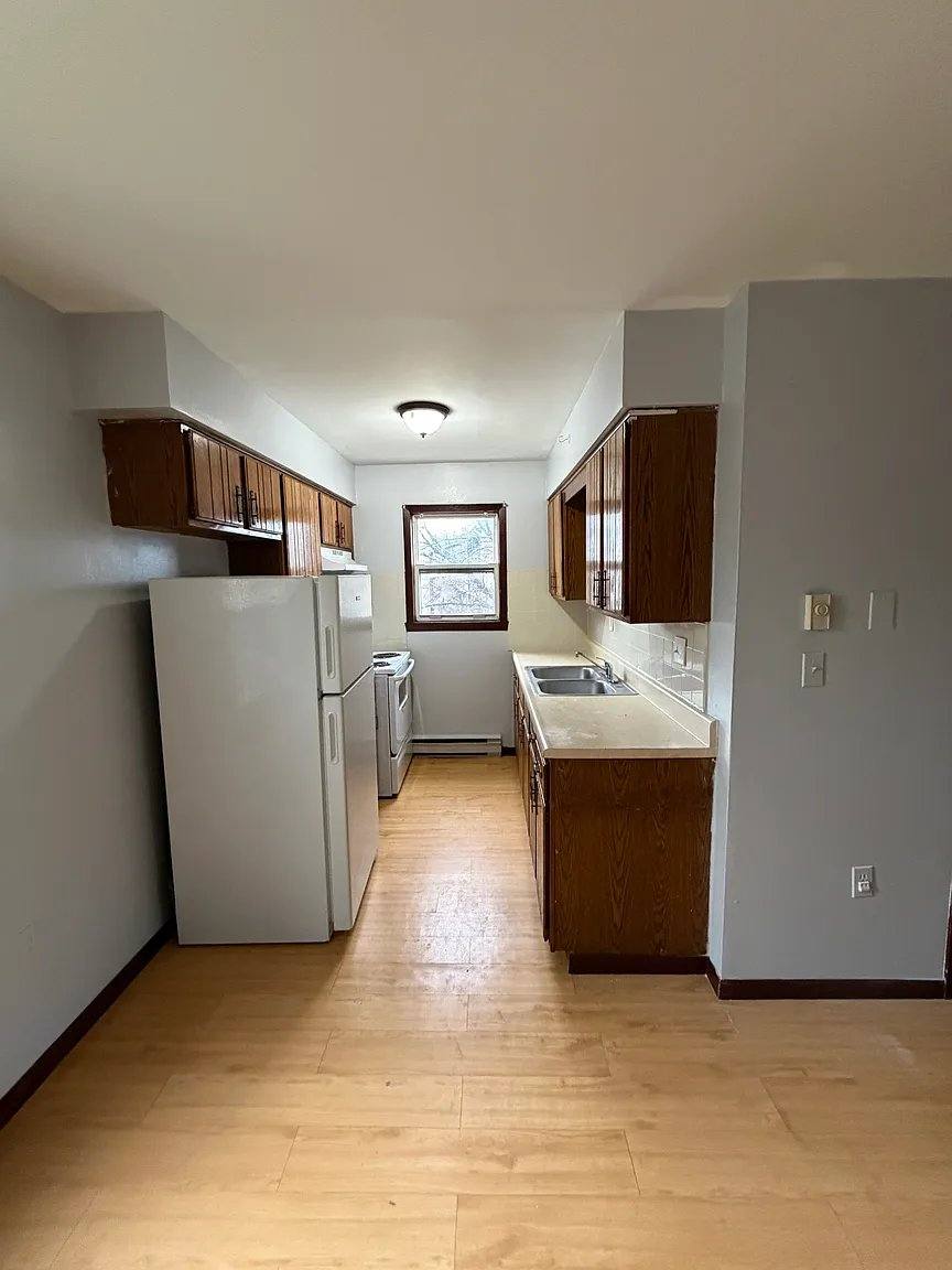 Apartment for rent at 352 S 6th St #2A, Newark, NJ 07103