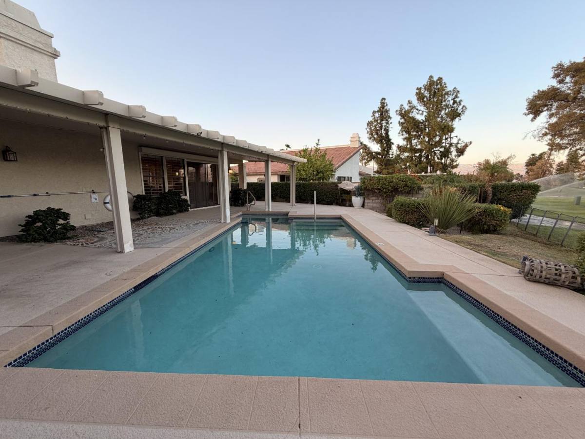 House for rent at 39196 Sweetwater Dr, Palm Desert, CA 92211