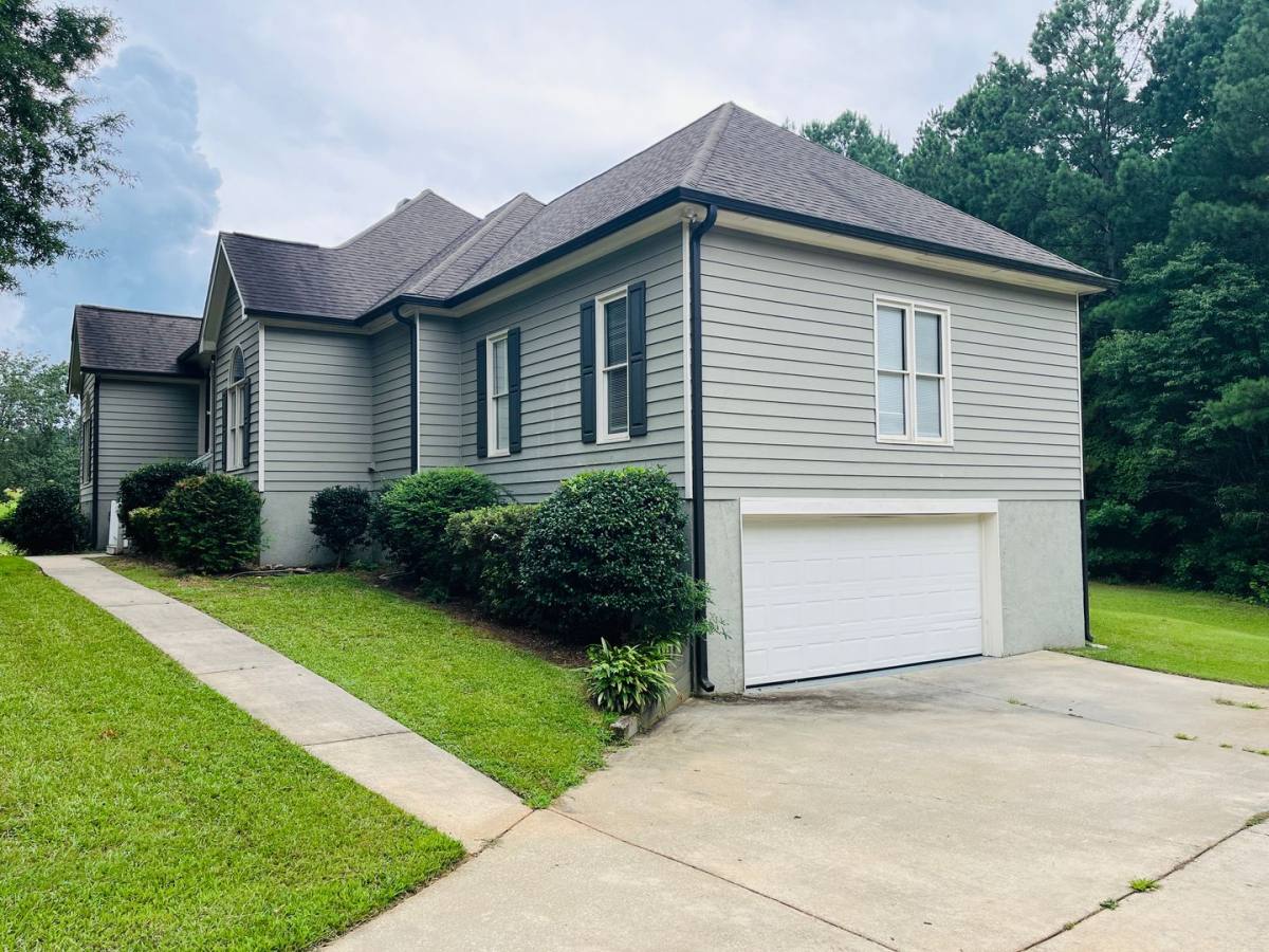 House for rent at 70 Indian Bluff Dr, Sharpsburg, GA 30277