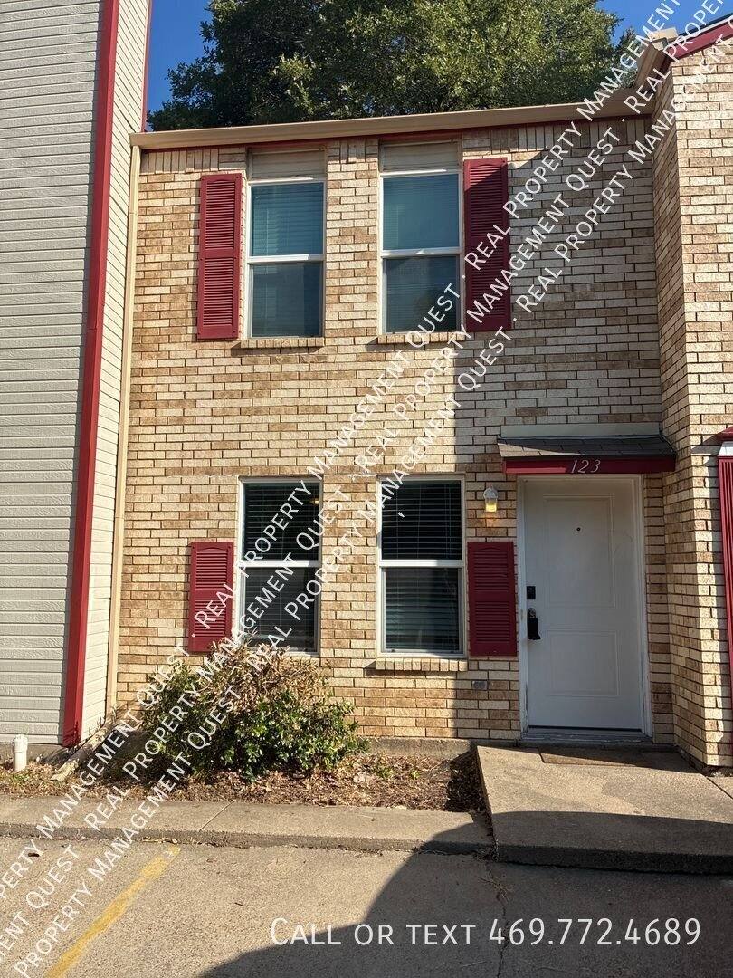 Townhouse for rent at 123 Austin Stone Dr, Duncanville, TX 75137