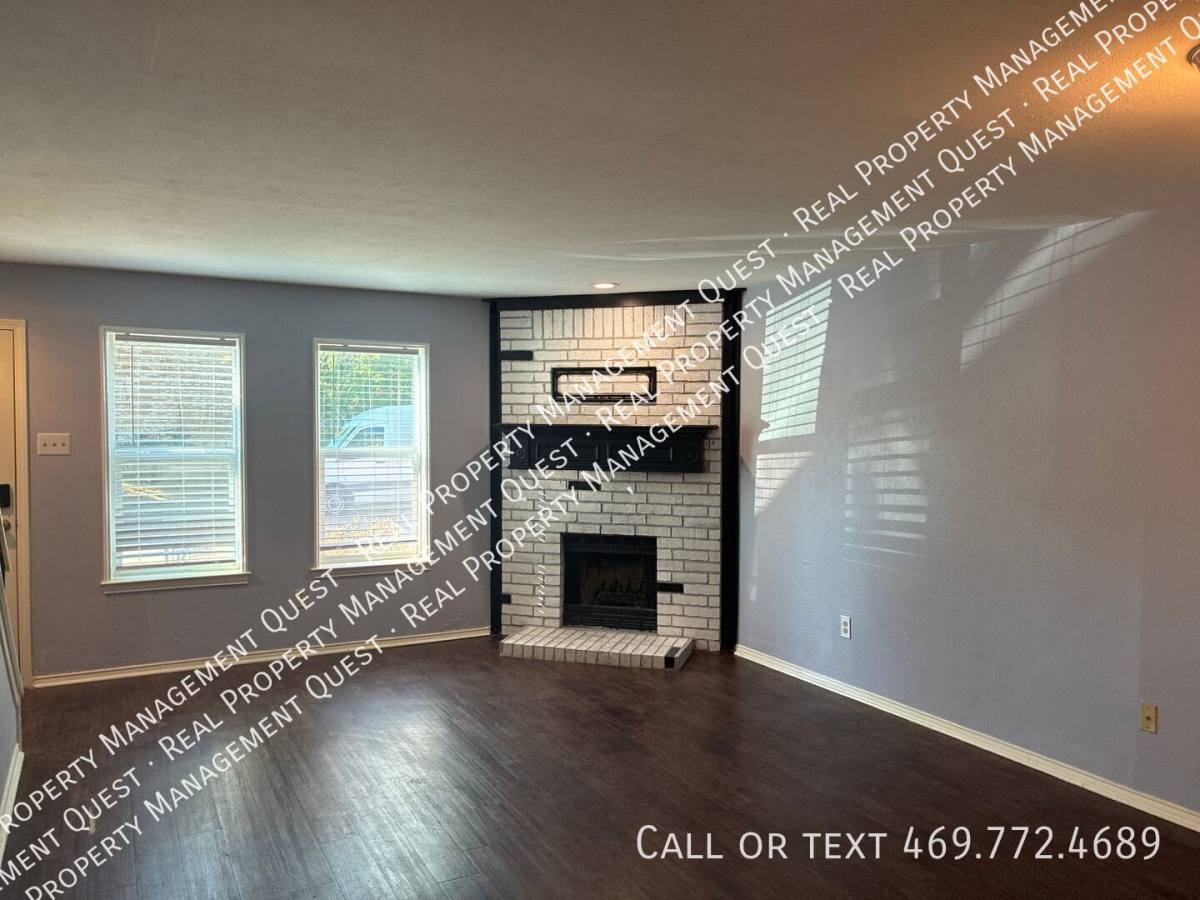 Townhouse for rent at 123 Austin Stone Dr, Duncanville, TX 75137