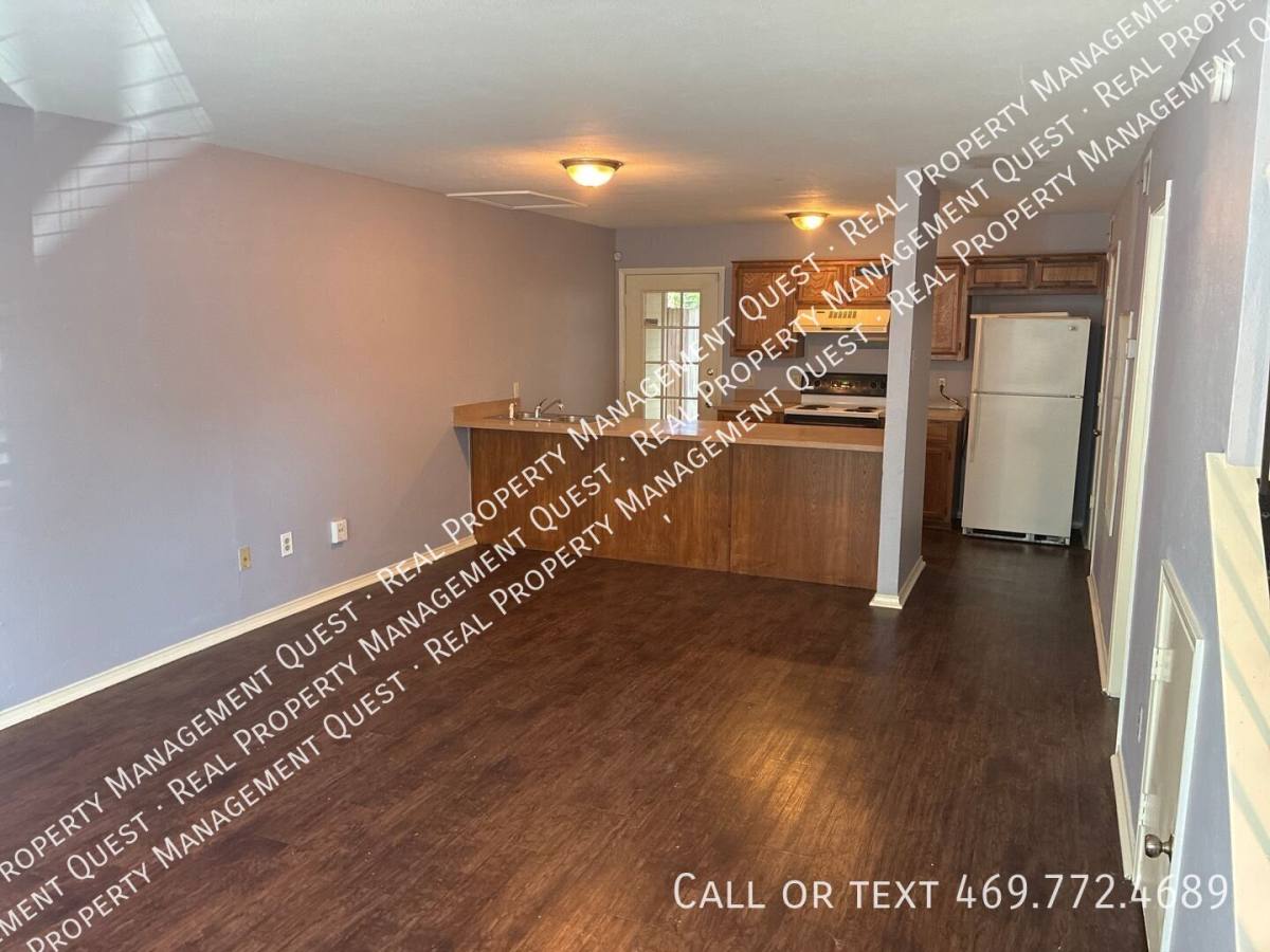 Townhouse for rent at 123 Austin Stone Dr, Duncanville, TX 75137