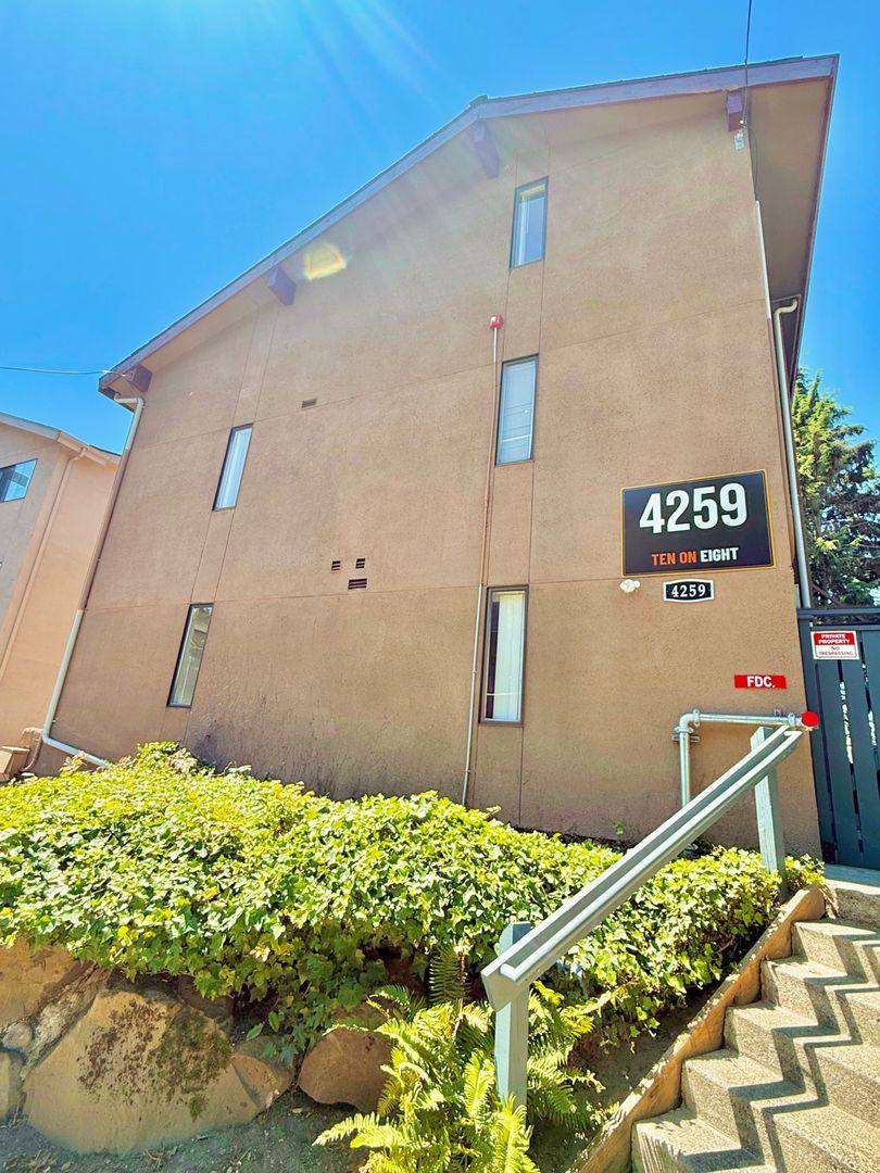 Apartment for rent at 4259 8th Ave NE #4, Seattle, WA 98105